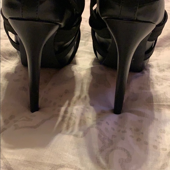 Colin Stuart Black Elastic Strappy Platform Heel 8 - Picture 6 of 7